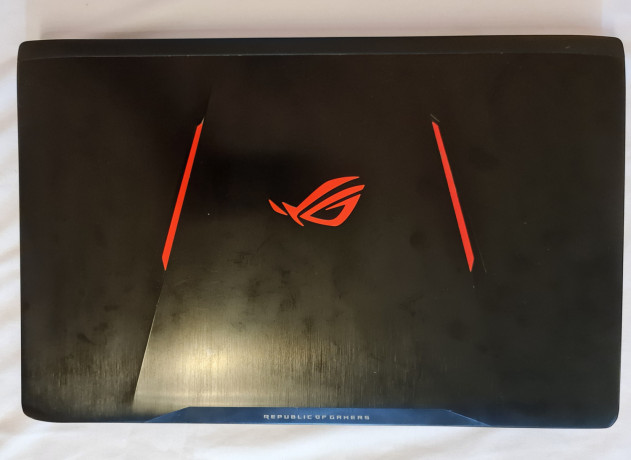 asus-rog-strix-gl553-vd-gamers-and-workstation-laptop-big-3