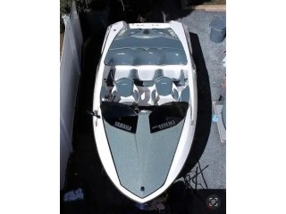 Jet boat Yamaha